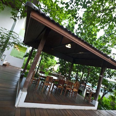 Tree House Hotel Sisaket Екстериор снимка