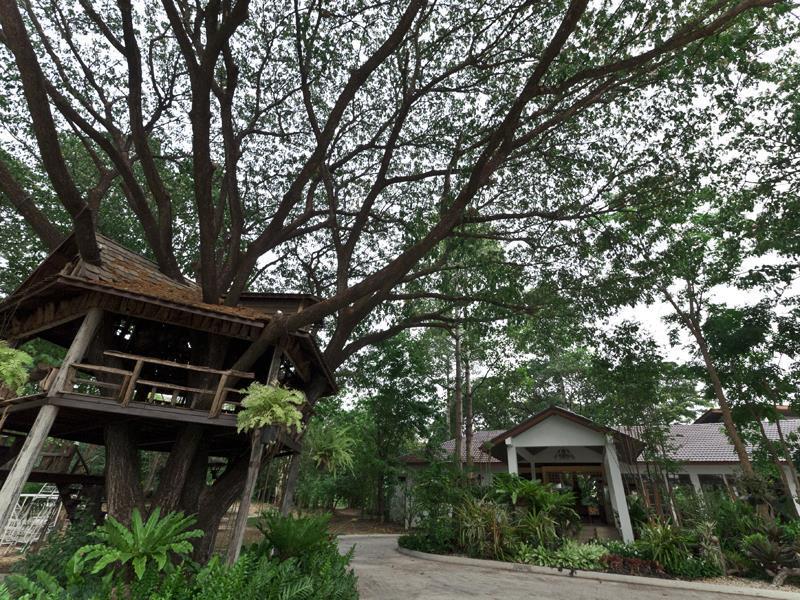 Tree House Hotel Sisaket Екстериор снимка