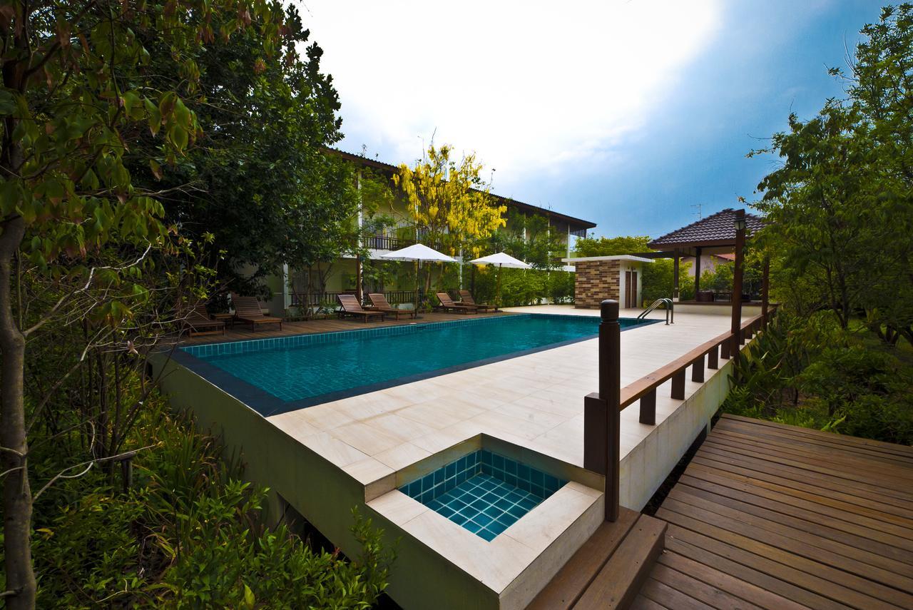 Tree House Hotel Sisaket Екстериор снимка