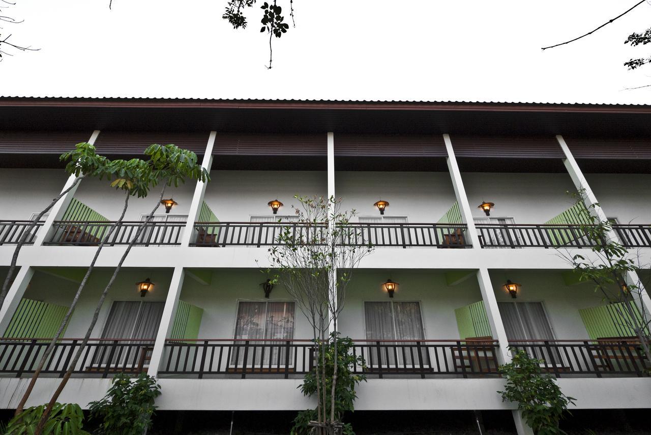Tree House Hotel Sisaket Екстериор снимка