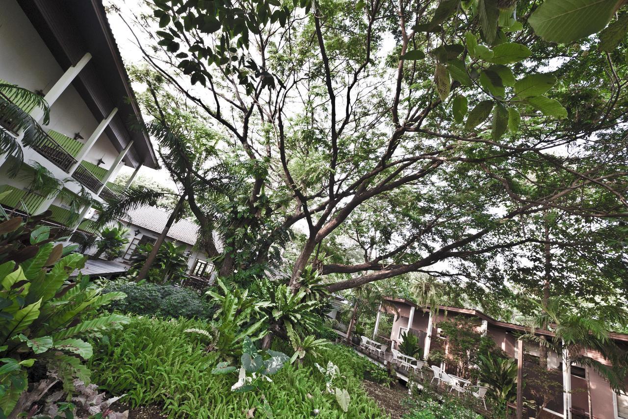 Tree House Hotel Sisaket Екстериор снимка