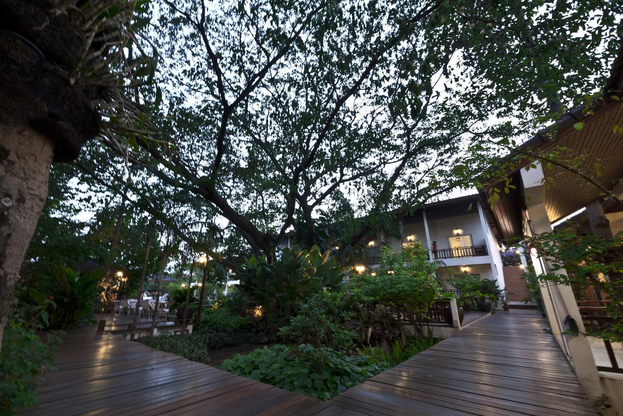 Tree House Hotel Sisaket Екстериор снимка