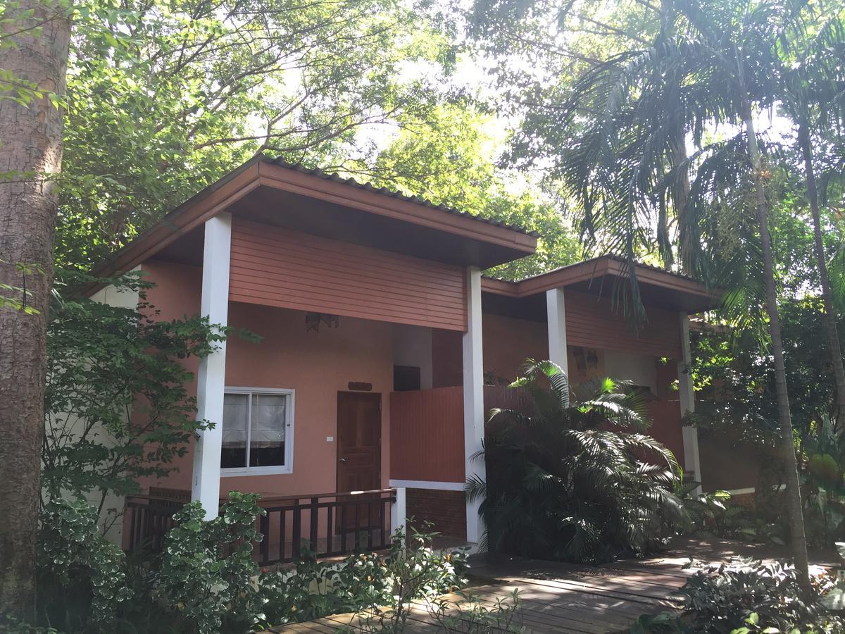 Tree House Hotel Sisaket Екстериор снимка