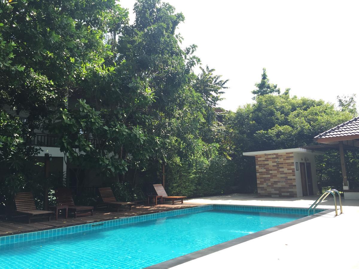 Tree House Hotel Sisaket Екстериор снимка