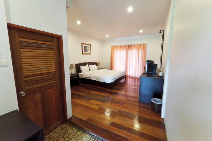 Tree House Hotel Sisaket Екстериор снимка